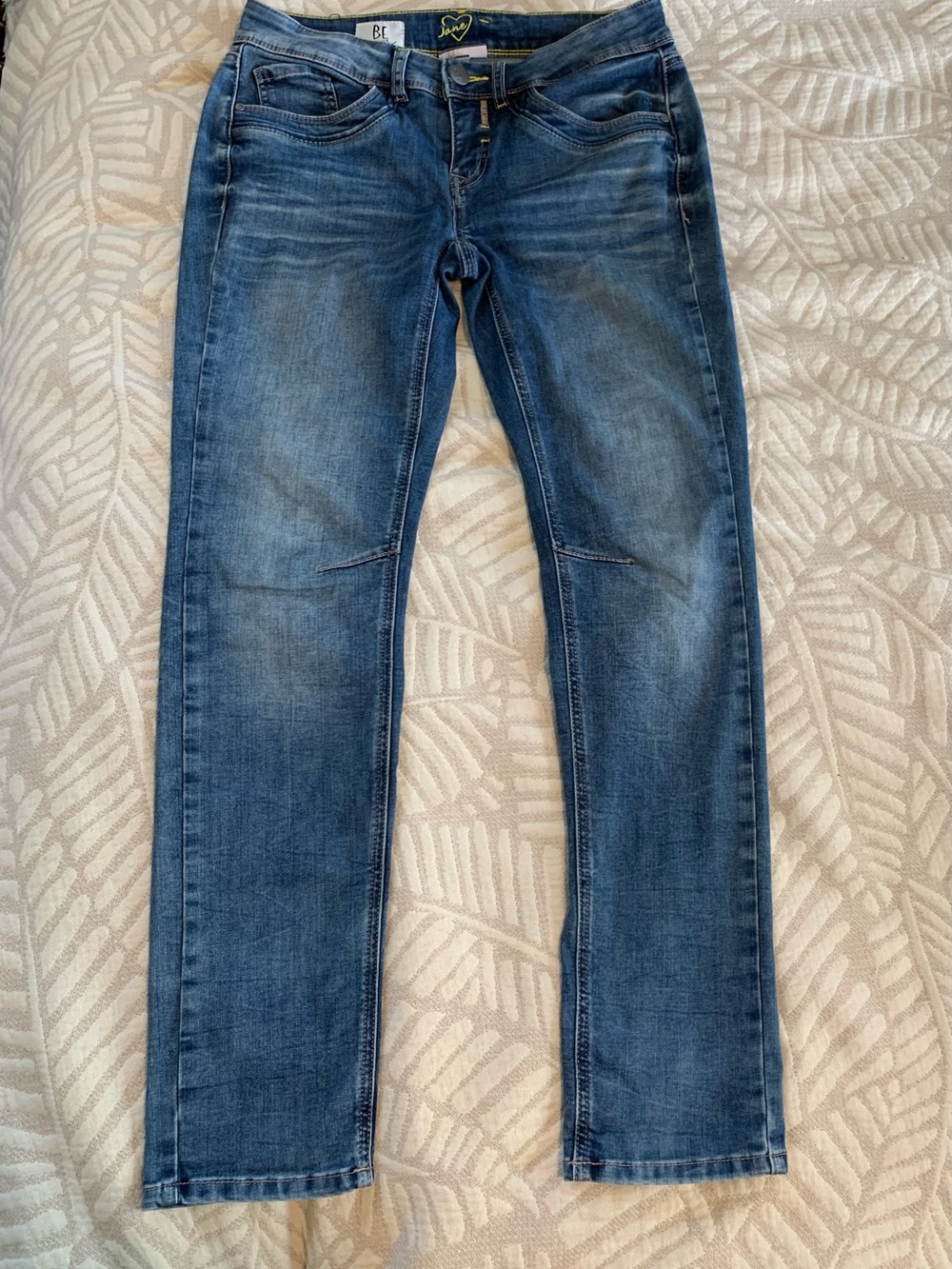 Women's Slim Straight Jeans in Medium Blue - Unbranded